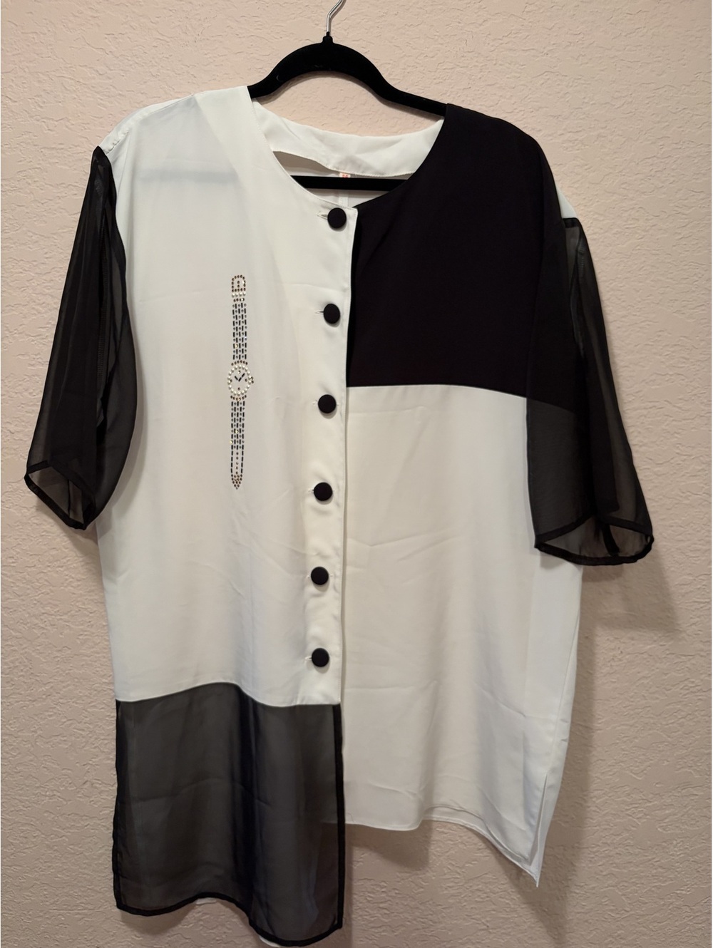 Black and White Color Block Button-Up Tunic with Sheer Sleeves and Watch‎ Detail - Picture 2 of 8
